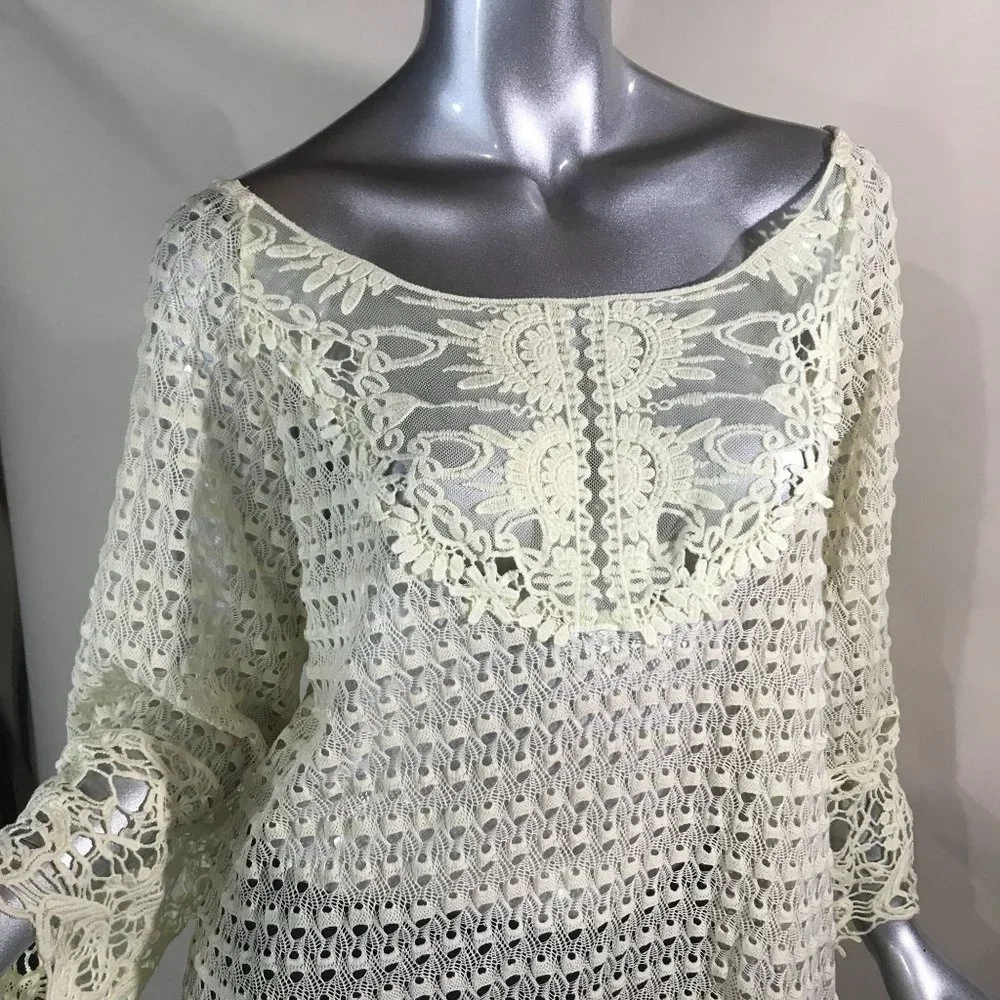 Umgee Women's Medium Open Knit Tunic Top Creamy Beige Off White Lace Detail Bell